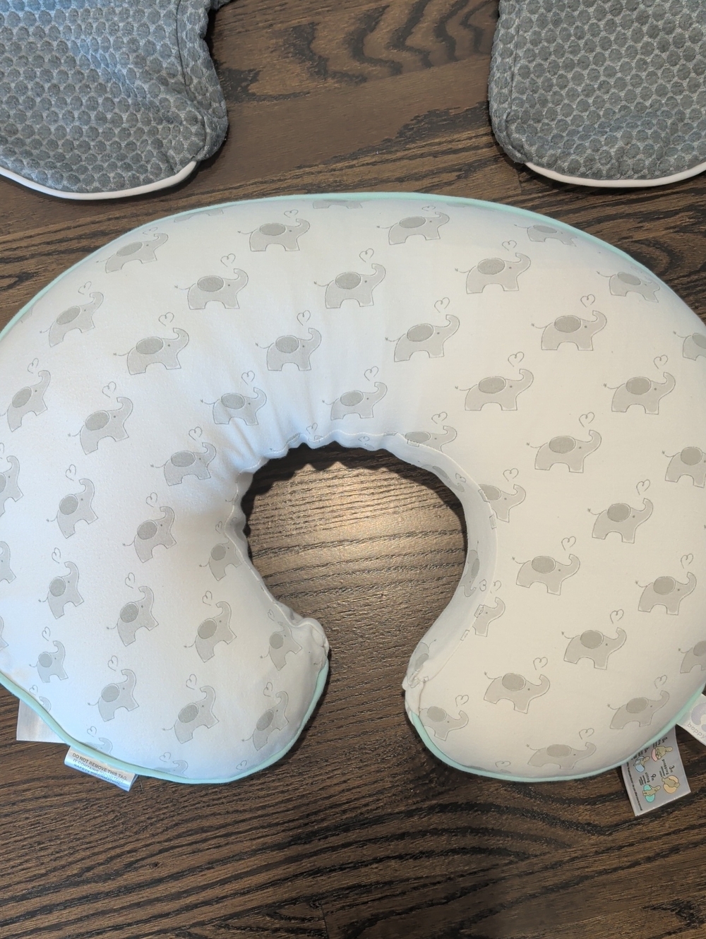 Boppy Bare Naked Nursing Pillow with extra cover - Picture 6 of 10